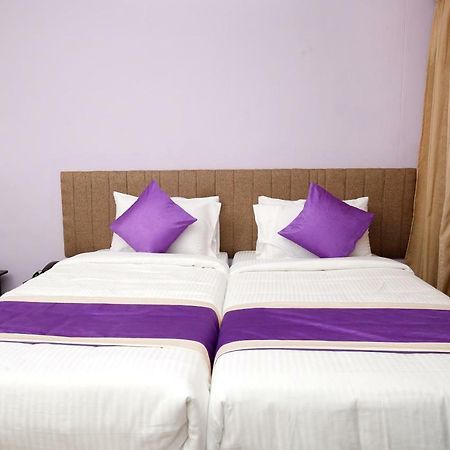 Oyo 9797 Hotel Vbee Plaza 트리반드룸 외부 사진