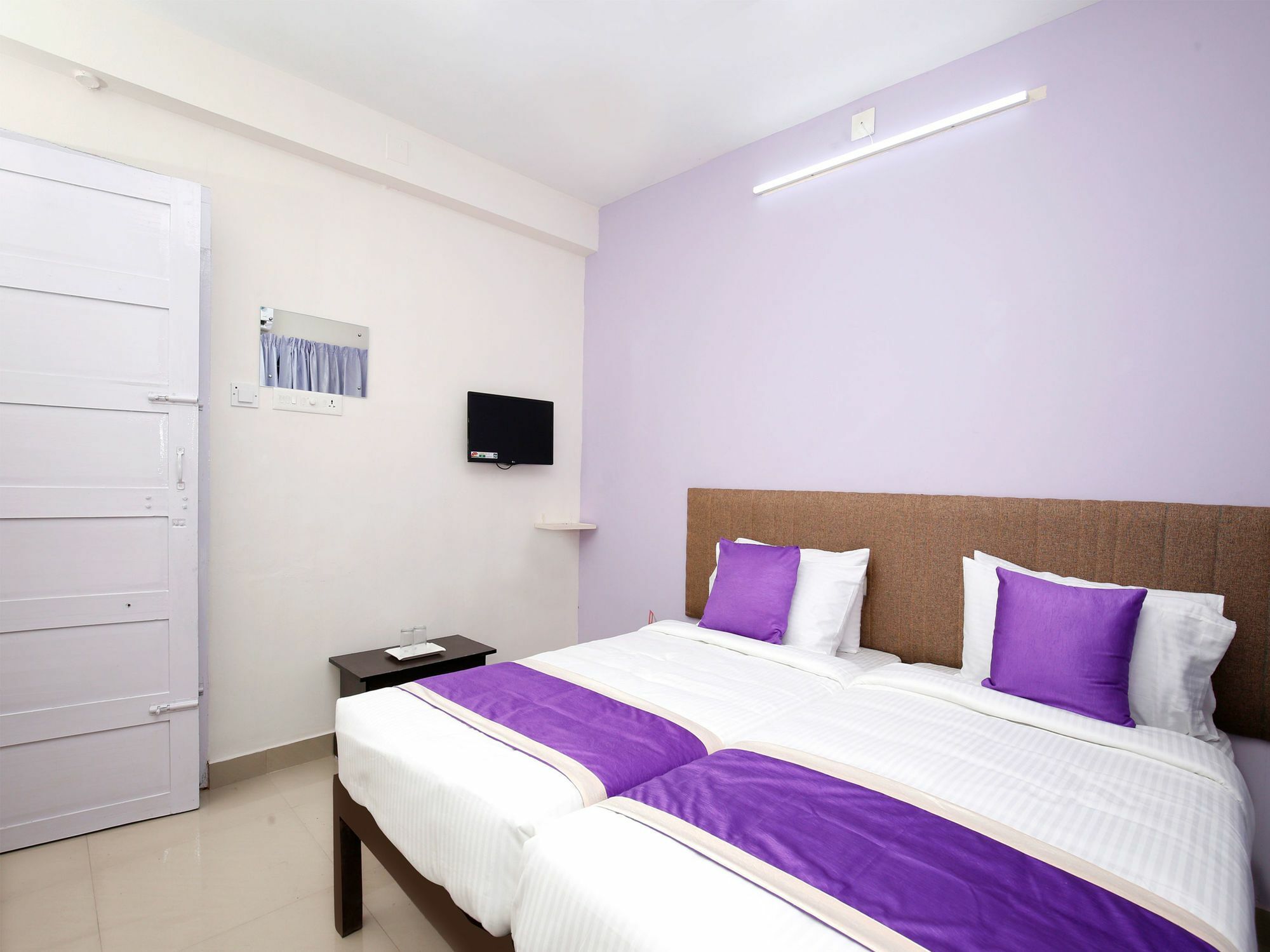 Oyo 9797 Hotel Vbee Plaza 트리반드룸 외부 사진