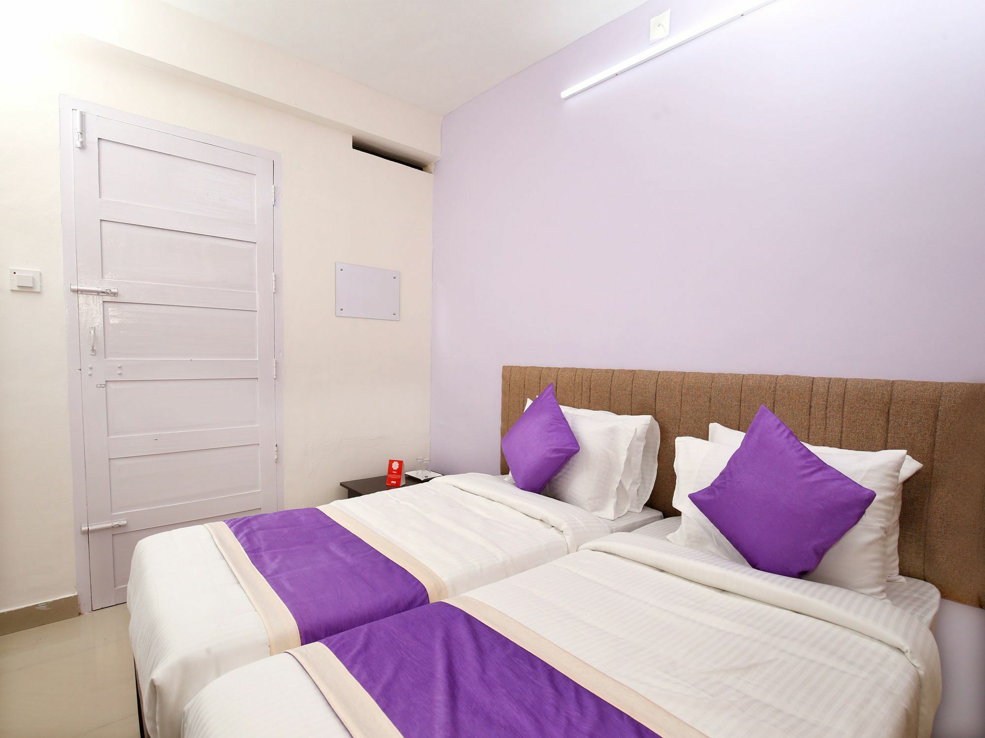 Oyo 9797 Hotel Vbee Plaza 트리반드룸 외부 사진