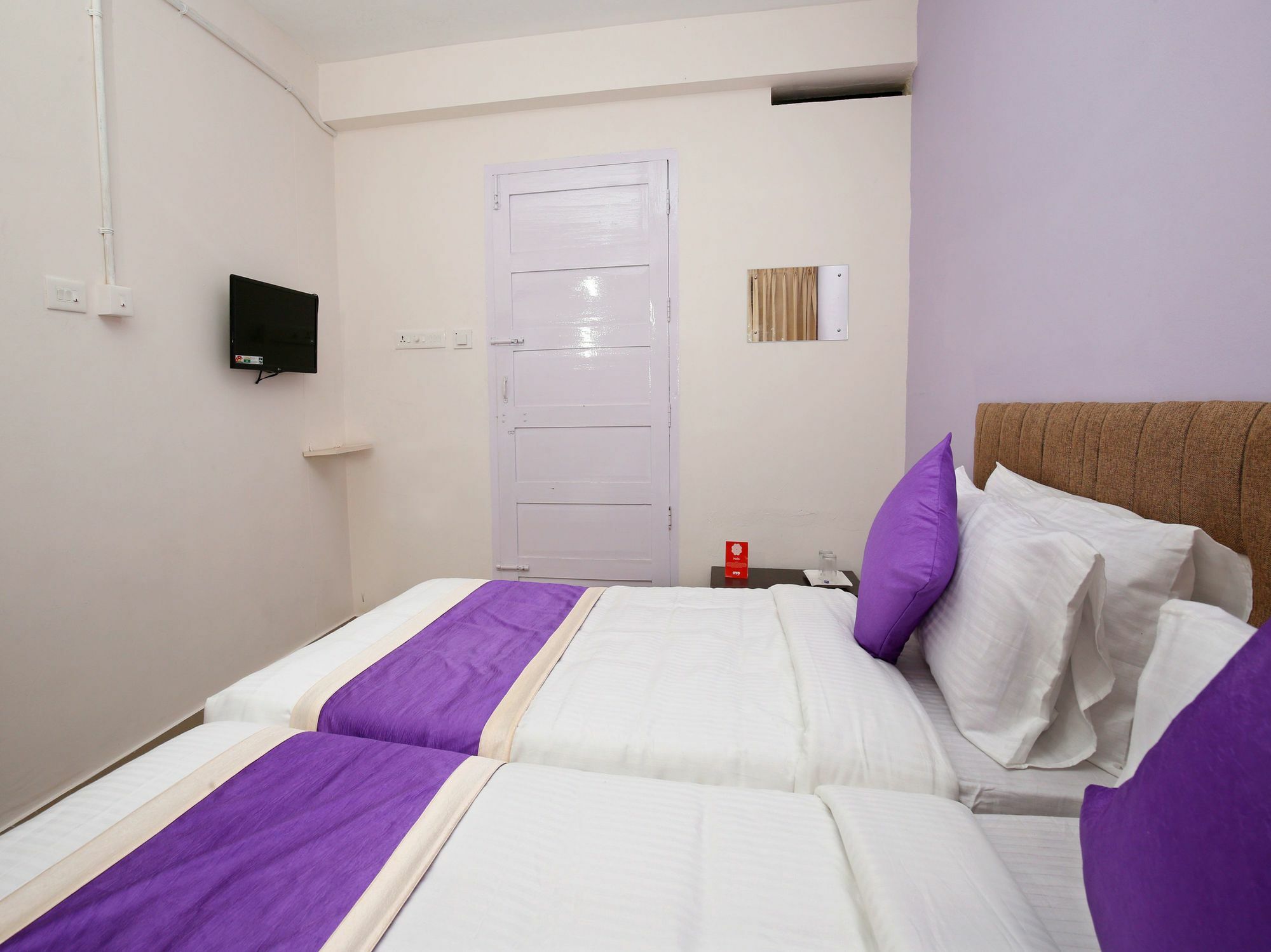 Oyo 9797 Hotel Vbee Plaza 트리반드룸 외부 사진