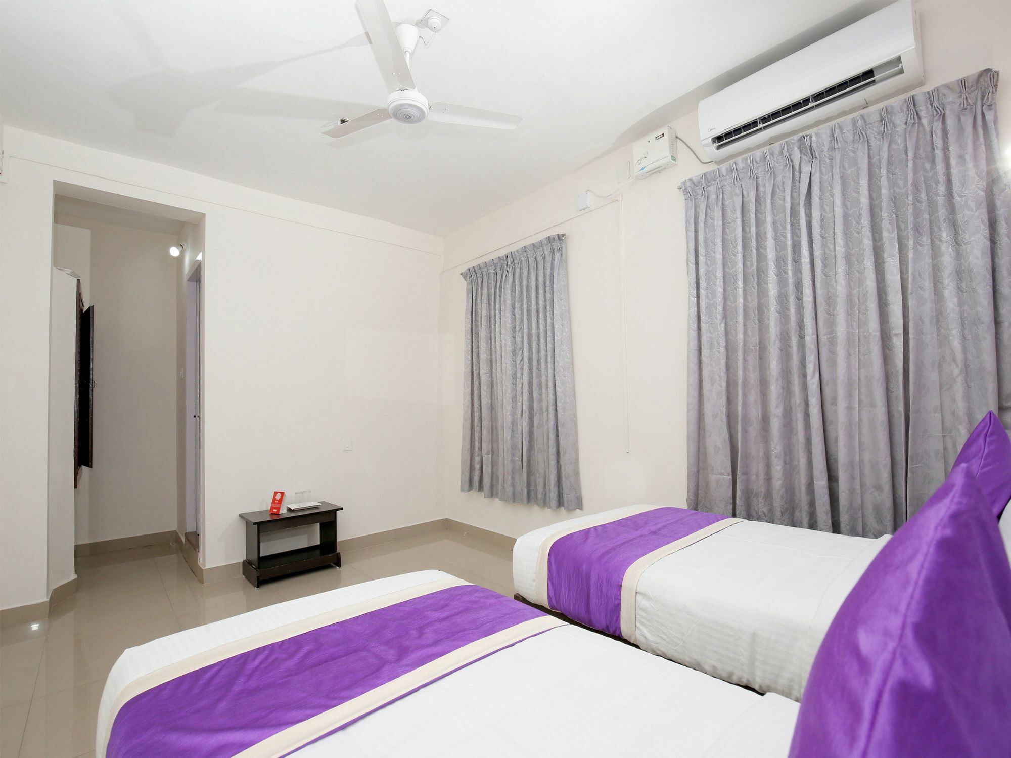 Oyo 9797 Hotel Vbee Plaza 트리반드룸 외부 사진