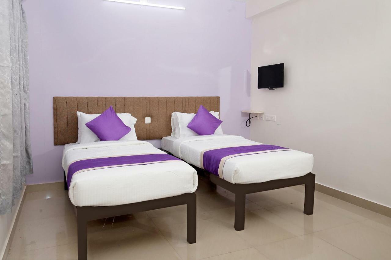 Oyo 9797 Hotel Vbee Plaza 트리반드룸 외부 사진